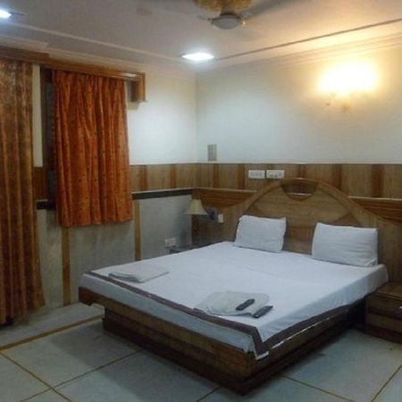 Ajay Guest House นิวเดลี ภายนอก รูปภาพ